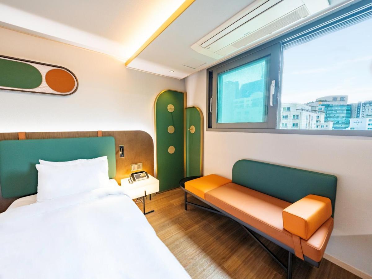L&L Central Hotel Чеджу Екстериор снимка