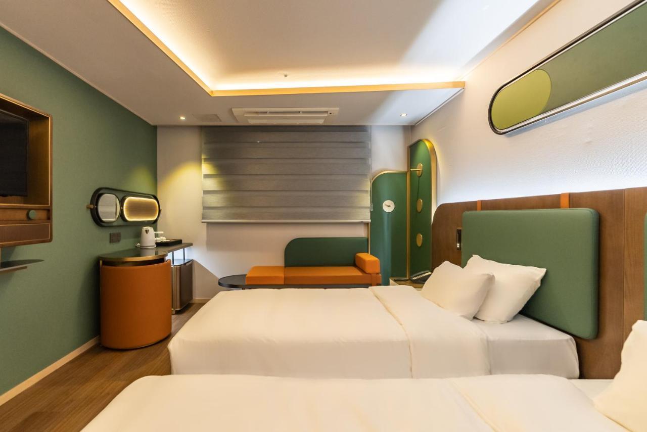 L&L Central Hotel Чеджу Екстериор снимка